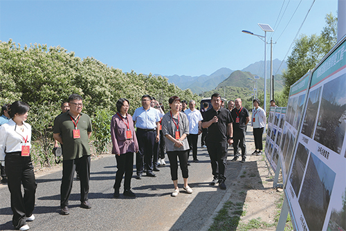 02 彭麗霞主任帶隊(duì)視察水務(wù)設(shè)施水毀修復(fù)工作開(kāi)展情況.jpg